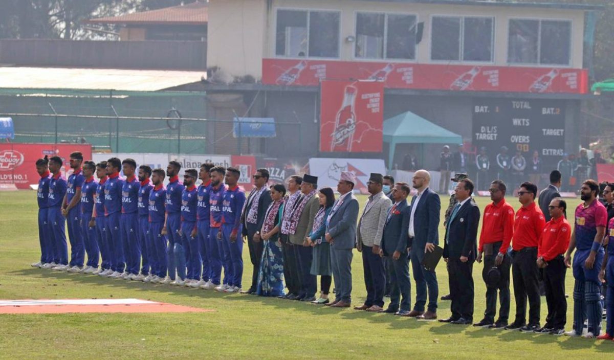 नेपाली टोलीको  हौसला बढाउन कीर्तिपुर क्रिकेट मैदान पुगे प्रधानमन्त्री प्रचण्ड